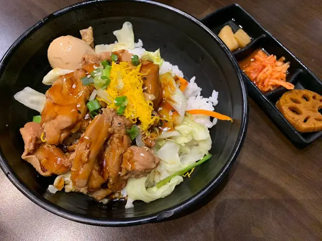 雞肉飯配糖心蛋