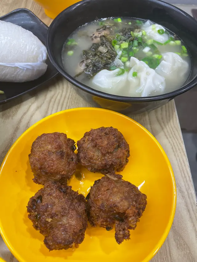 上海雲吞、鮑汁冬菇拼炸獅子頭