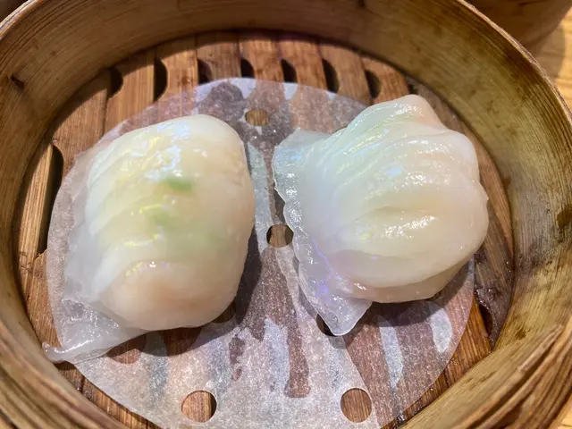 月半彎晶瑩鮮蝦餃