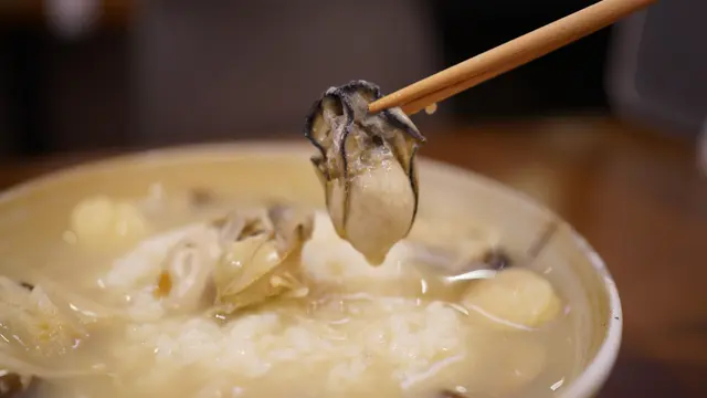 呢個係我最鍾意嘅主食，禁堂食嗰排都會嗌外賣返去食！湯淡淡嘅海鮮味，加上廣島蠔好肥美，仲有幾粒彈牙嘅帶子，好開胃！