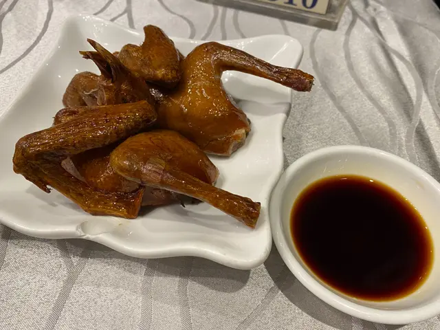 脆皮燒乳鴿