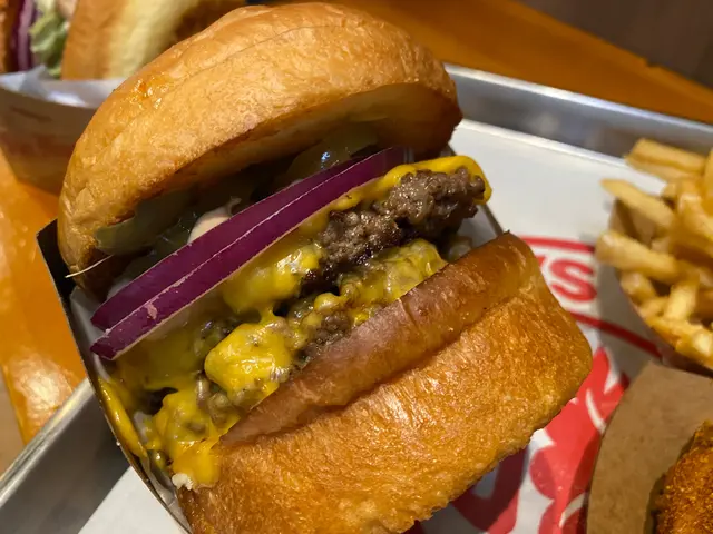 特色雙層芝士牛肉漢堡