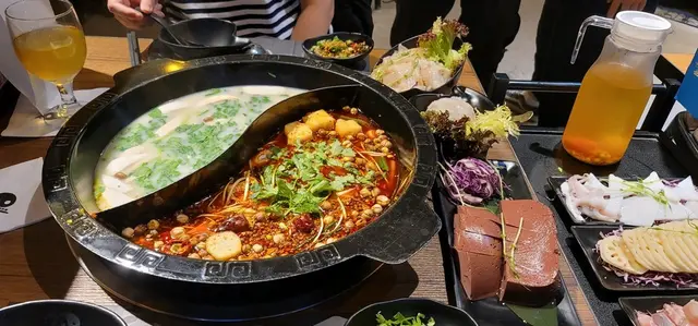 麻辣鍋＋芫荽豆腐鍋