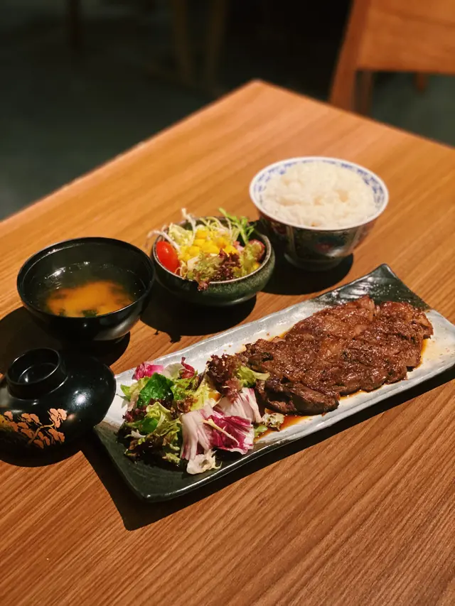 網燒安格斯牛扒定食配白飯