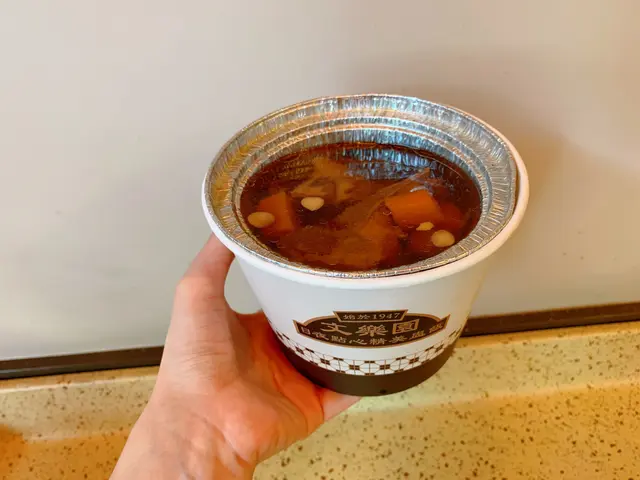 就算夏季都無時無刻想飲湯水。是日靚係南北杏雪梨燉豬尾龍骨湯,一盅裡面可以清晰可見湯渣,包括有雪梨、紅蘿蔔、龍眼肉同果皮等等。