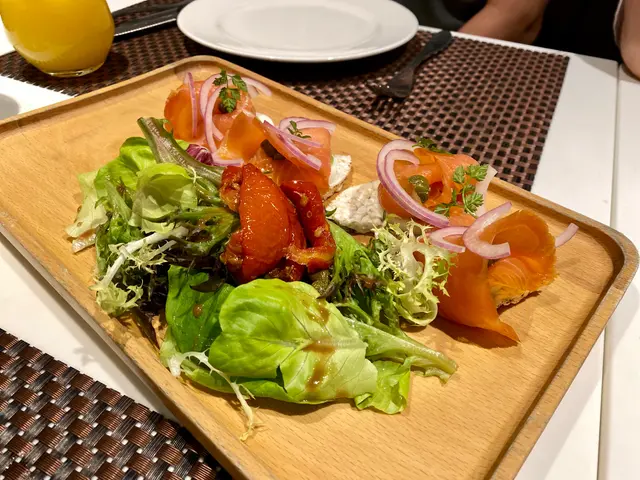 前菜：煙三文魚米餅