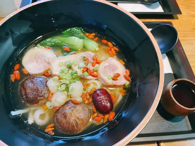 花雕麻油雞湯麵