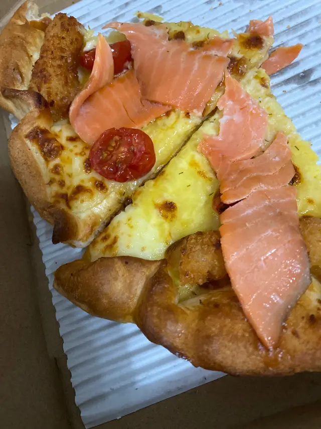 Pizza唔似即整,叫我等咗幾個字但係我拎到返屋企都唔夠5分鐘食個時都唔係熱嘅又唔脆