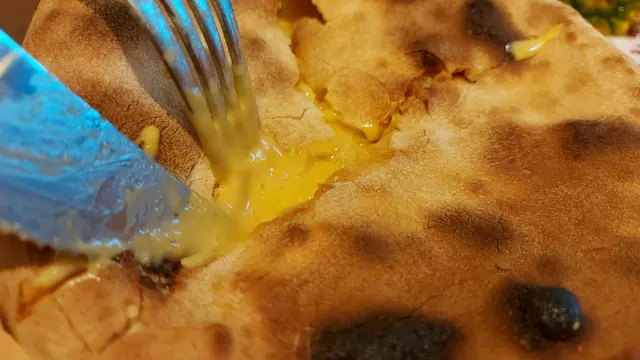 熔岩芝士洋蔥餡餅