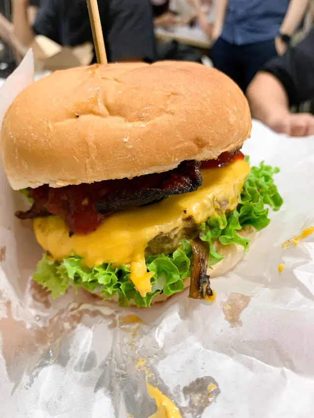 香辣煙肉蘑菇芝士牛堡