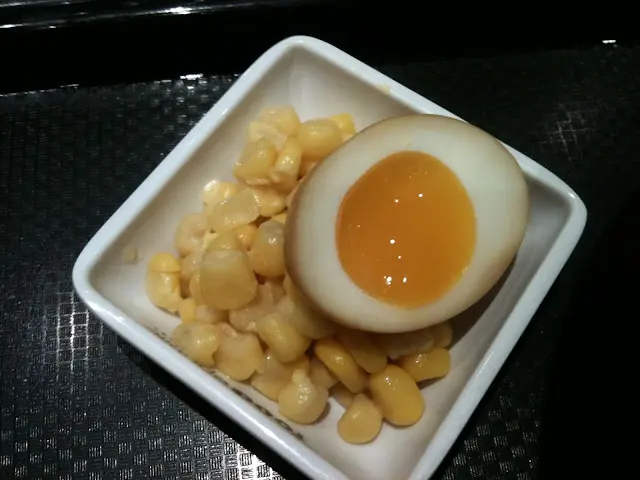 糖心蛋好吃還不錯!
加上一些黃色的玉米很好吃!