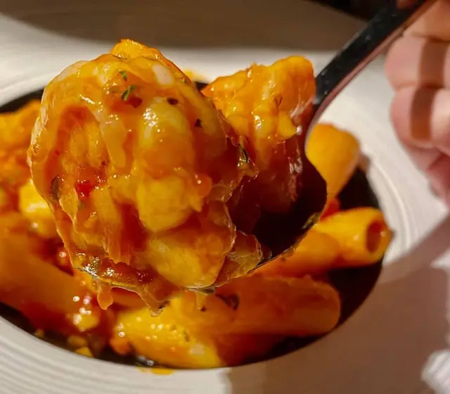 香蒜大蝦有機茄蓉闊筒通粉 King Prawn Rigatoni alla Organic Tomato Sauce