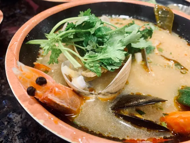 卜卜蜆冬蔭功麵