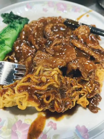 沙嗲牛肉脆脆面