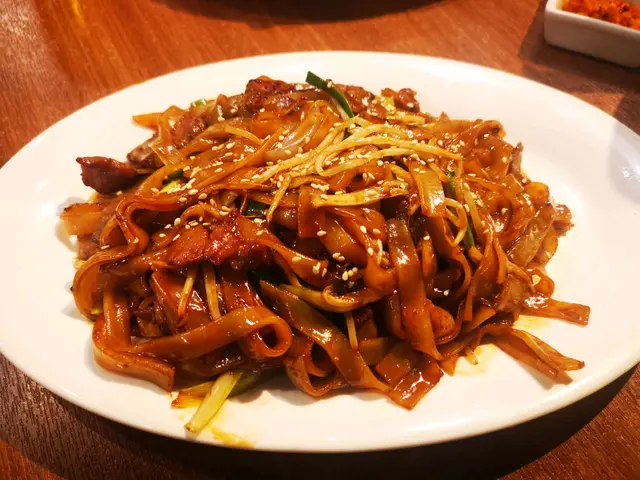 牛河炒得香及嫩，但略為偏油