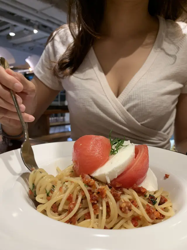 一啲都唔hea! 意粉好入味,水牛芝士份量好多好香,配辣茄乾一流咁夾!