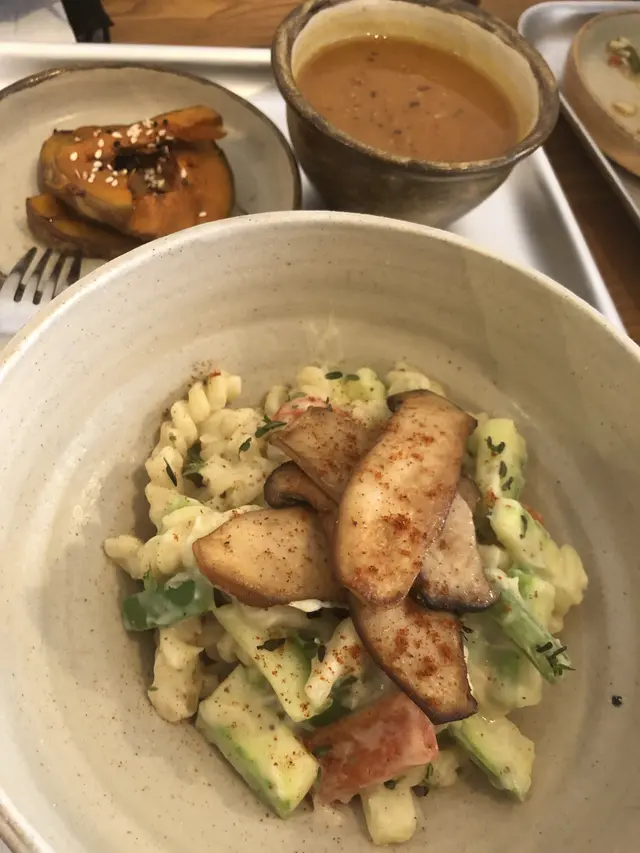 百里香純素白汁香煎雞髀菇意粉