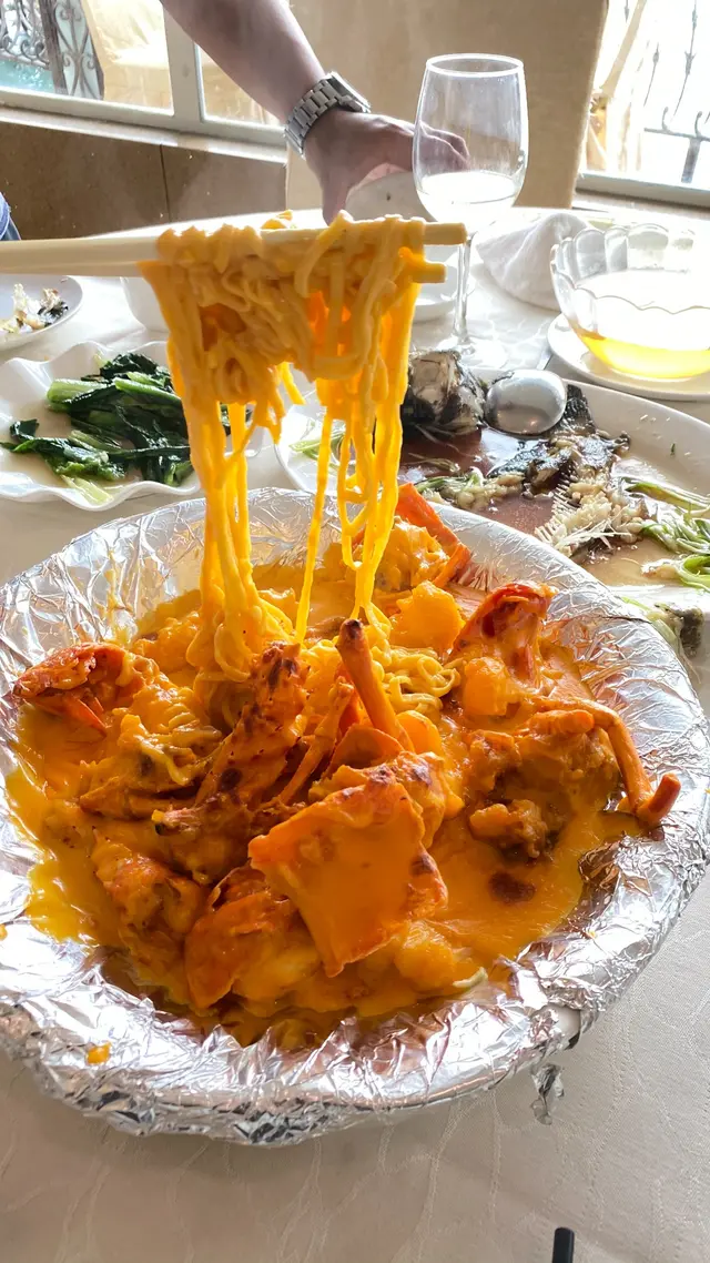 芝士焗龍蝦加伊麵底