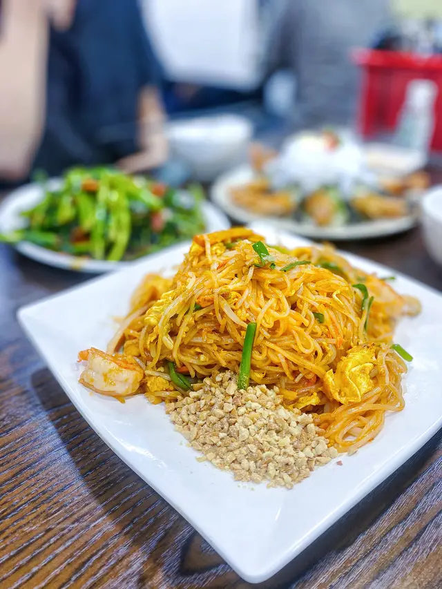 金邊粉咬落有咬口,乾身唔會太濕,唔易斷,食落有少少甜味,甜酸適中