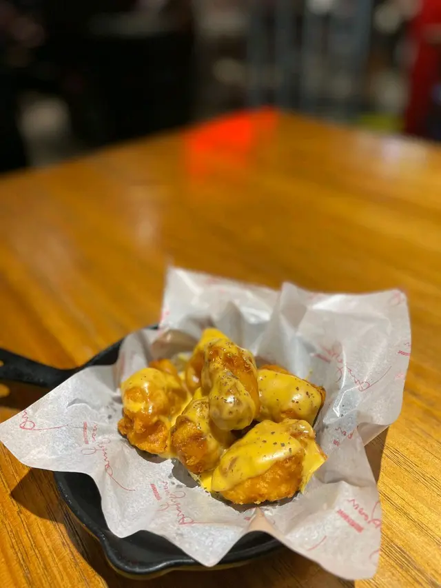 香脆雞塊配芝士醬