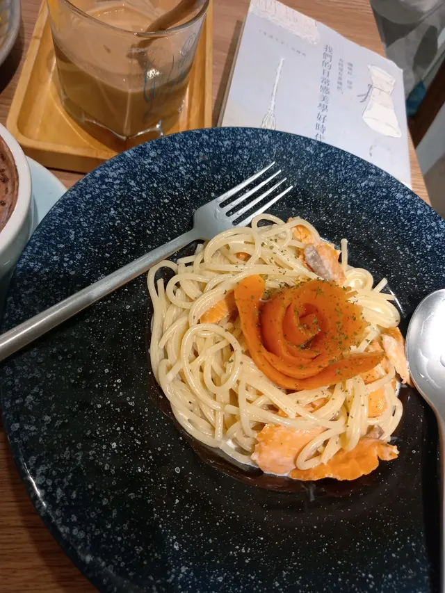 忌廉汁煙三文魚意粉