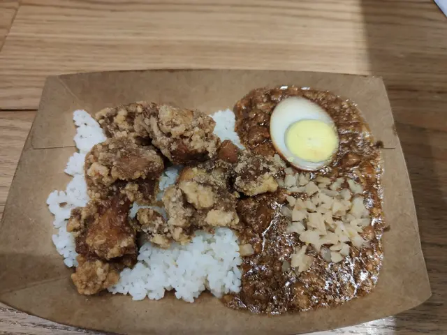 鹽酥雞肉燥飯