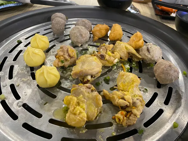 星爺爆漿瀨尿牛丸, 芝心小籠包, 蟲草花雞件, 蟹仙蝦蟹棗, 豬骨濃汁貢丸