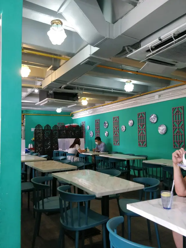 我是被它的店舖顏色吸引前來的