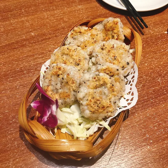 香煎黑松露手打蓮藕墨魚餅