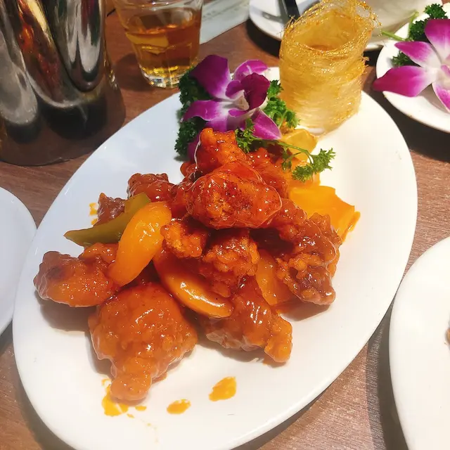 菠蘿拔絲咕嚕肉