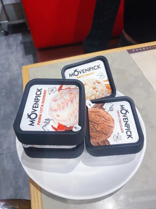 雪糕種類非常之多，有movenpick、HaagenDazs 、dreyers、kitkat嘅唔同口味