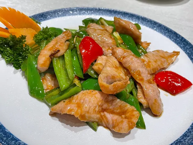 七彩尖椒炒豬面青