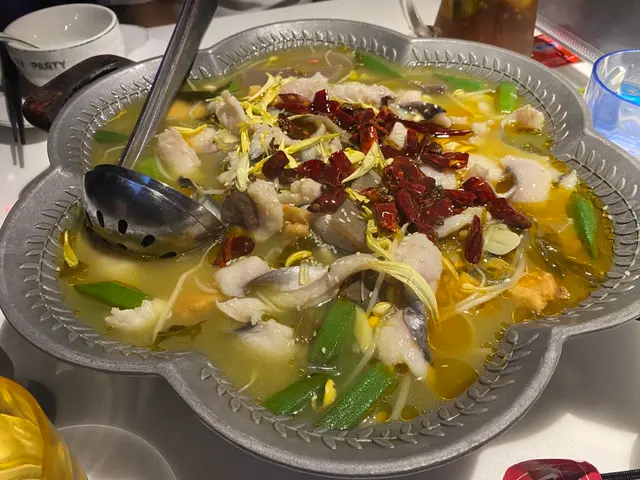 水煮系列 - 酸菜江團魚