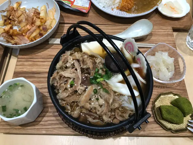 壽喜燒定食；漢堡定食
