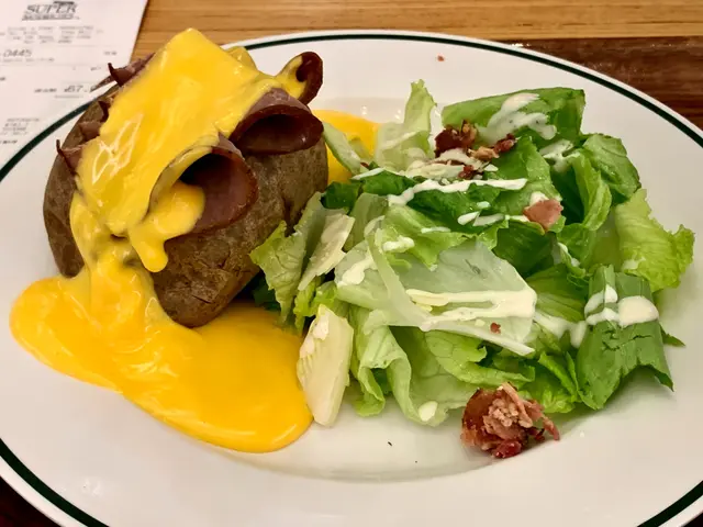 The Great Philly and Cheddar Cheese Sauce Combo 費城牛肉車打芝士醬焗薯 套餐配菜湯