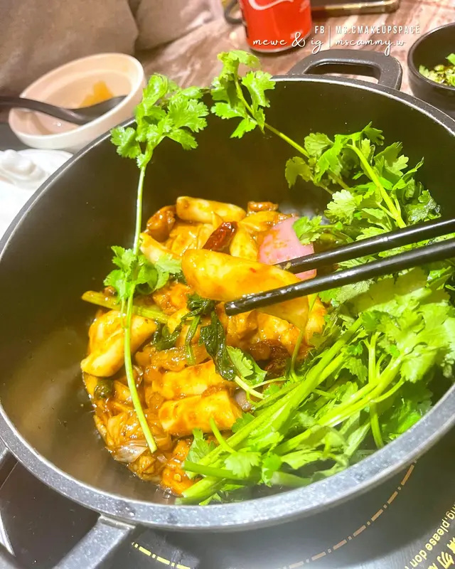 惹味花膠年糕雞煲