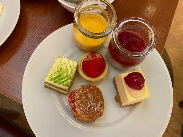 楊枝甘露，奇亞籽布甸，草莓芝士蛋糕，綠茶梛子蛋糕，鮮莓撻，草莓忌廉泡芙