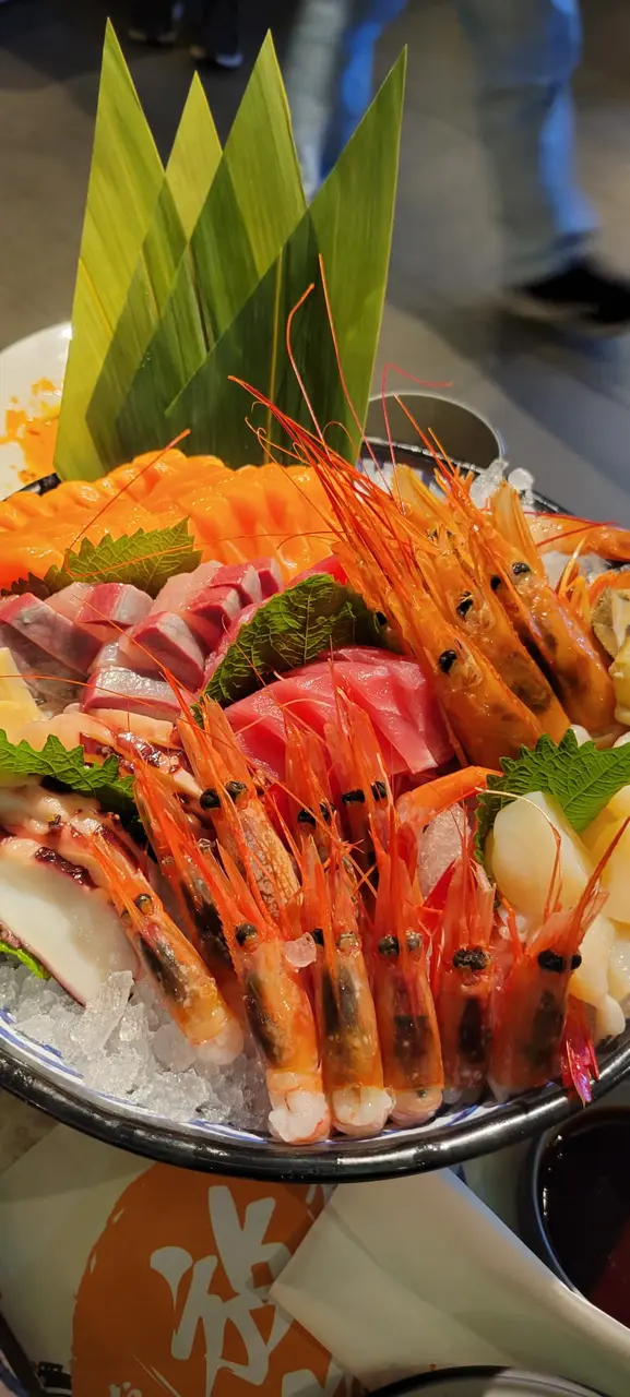 刺身多款　蝦有三款　鮑魚好味　油甘魚三文魚肥美
