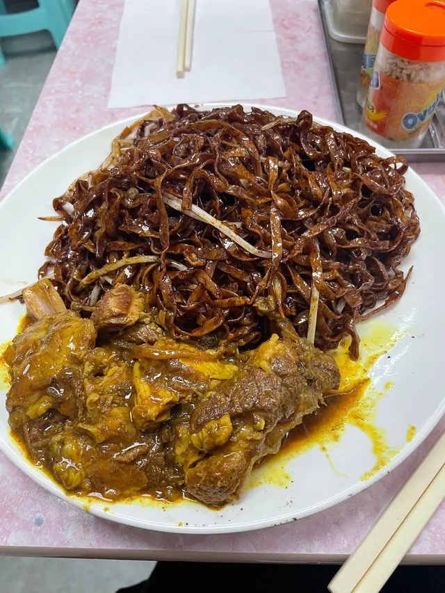 咖喱豬軟骨黑豉油乾撈麵