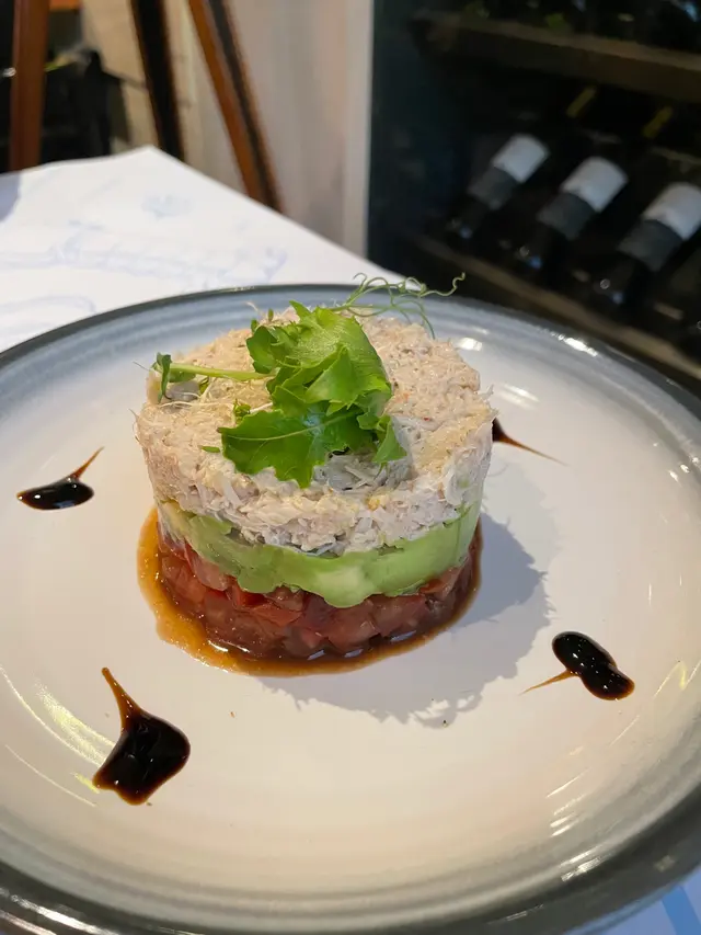 鮮牛油果蟹肉沙律