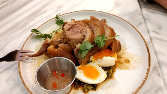 阿閒泰秘製滷豬手