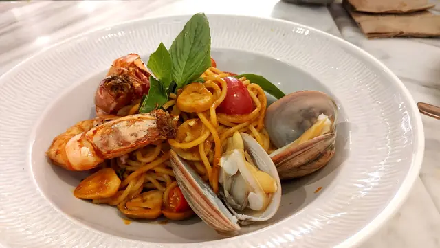 泰式紅咖喱虎蝦卜卜蜆意大利粉