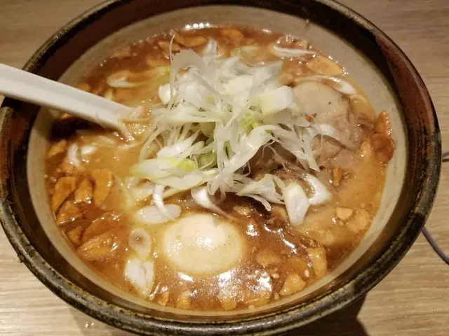 黑蒜油熟成濃湯拉麵