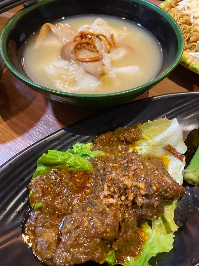 巴東牛肉花膠湯粉皮