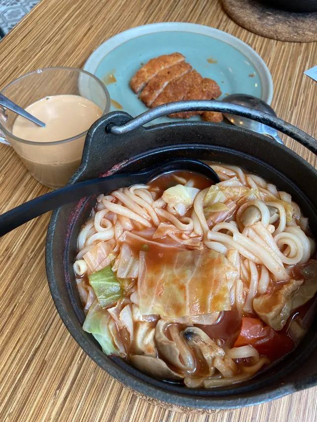 蕃茄湯吉列豬扒烏冬鍋