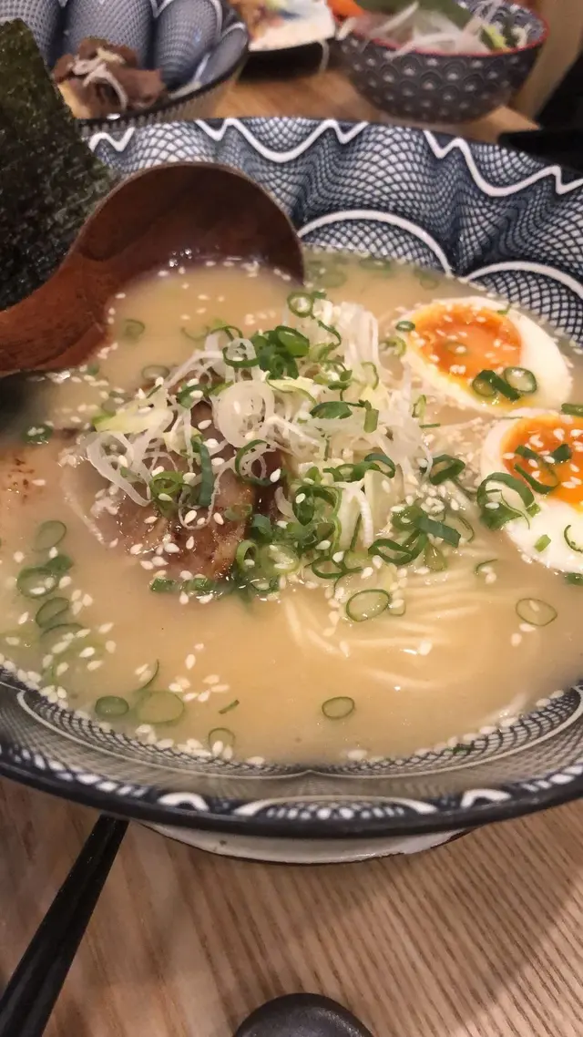 普通拉麵，而且上枱時不夠熱，未有拉麵熱乎乎的感覺