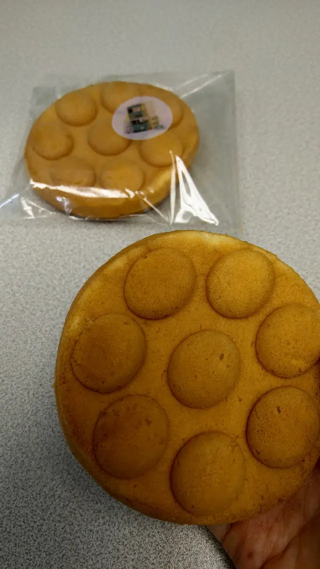 打開膠袋，蛋香洋溢