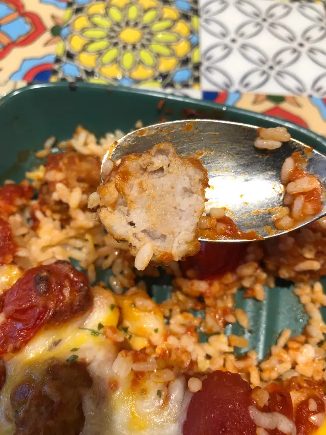 你睇粒肉丸  純白色邊度似焗出黎？明顯烚完翻焗！