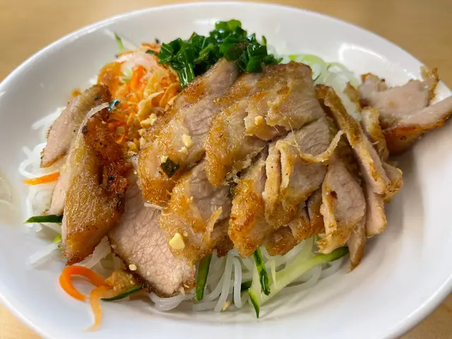 香茅燒豬頸肉撈檬