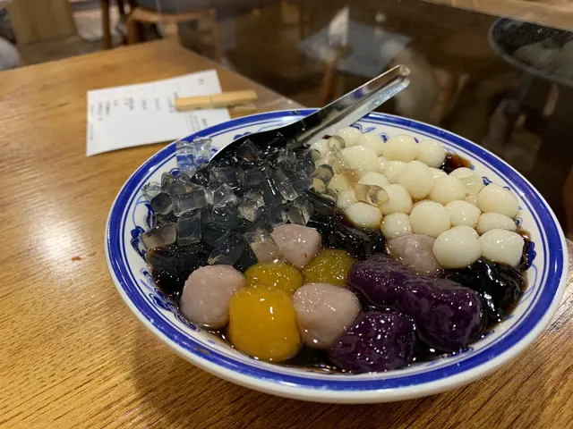 用料豐富,對得住價錢。但同芋見紫薯多士一樣,三色芋圓口感、味道相似,比起其更出色嘅芋圓大有人在